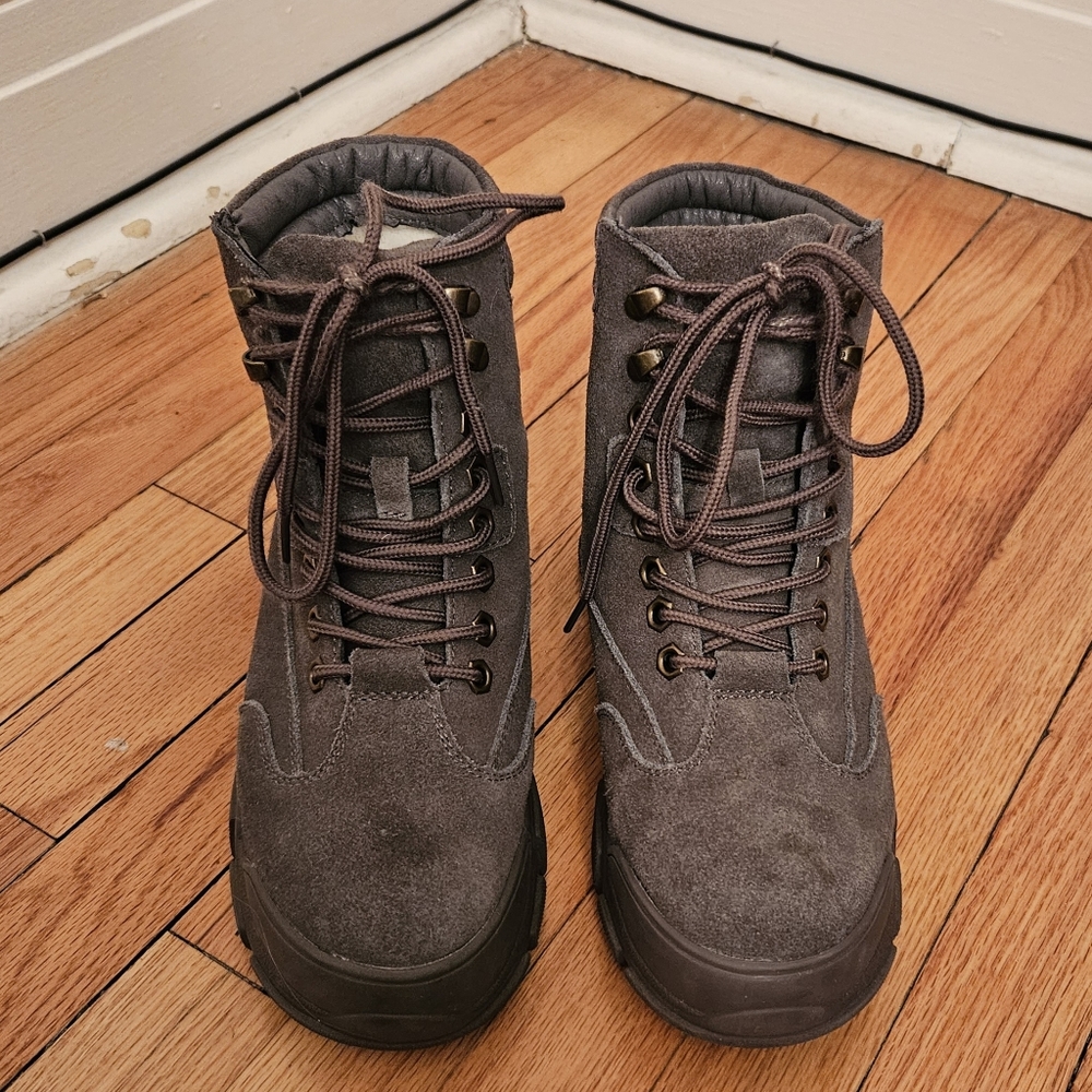 Good as new! Cozy women's boots 7